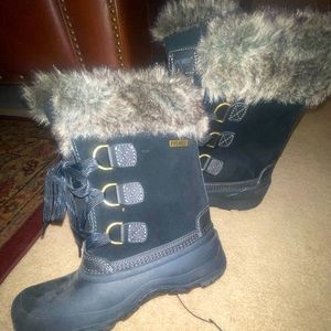 Selling these never worn, brand new, Khombu waterproof snow boots with fur.